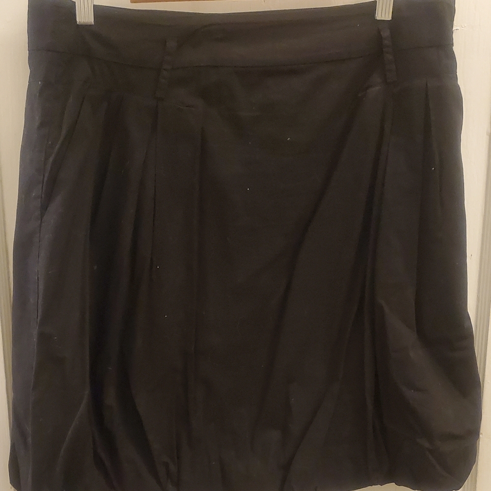 Black poofy skirt w pockets